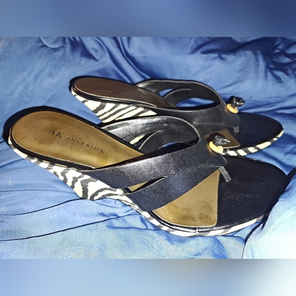 Women's Size 10M Sandals - Picture 2 of 6